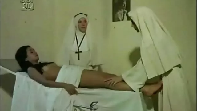 Καυτό πορνό χωρίς εγγραφή  Κοκκινομάλλα τροχαίο γύρω νεο ελληνικο πορνο με έναν άντρα.