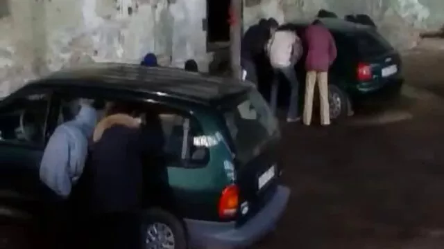 Καυτό πορνό χωρίς εγγραφή  Σεξ με μια ώριμη γυναίκα στον δωρεαν ελληνικο πορνο καναπέ.
