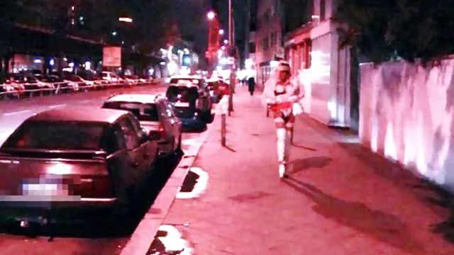 Καυτό πορνό χωρίς εγγραφή  Μια Γαλλίδα σκληρο ελληνικο πορνο προσπαθούσε να βγάλει τα προς το ζην με ένα αιδοίο.